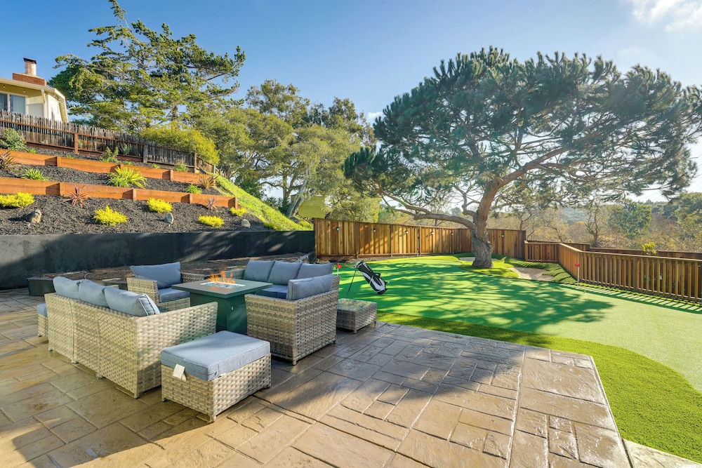 2 Mi to Beach: Home w/ Patio in Del Rey Oaks!