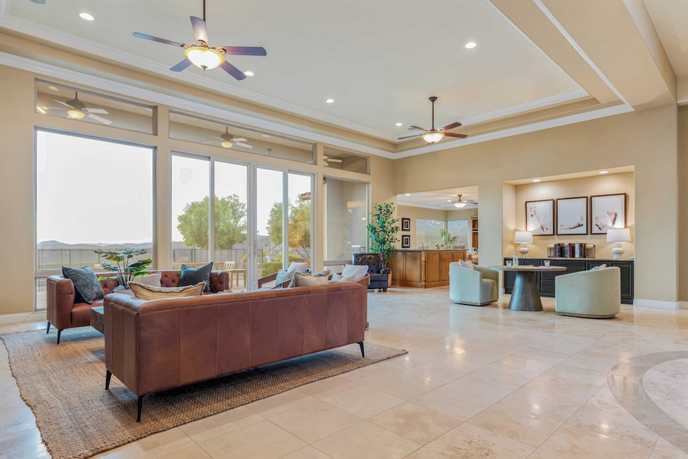 Hilltop Estate w/ Pool, Hot Tub, Fire Pit, Views Cleveland Vista by Avantstay
