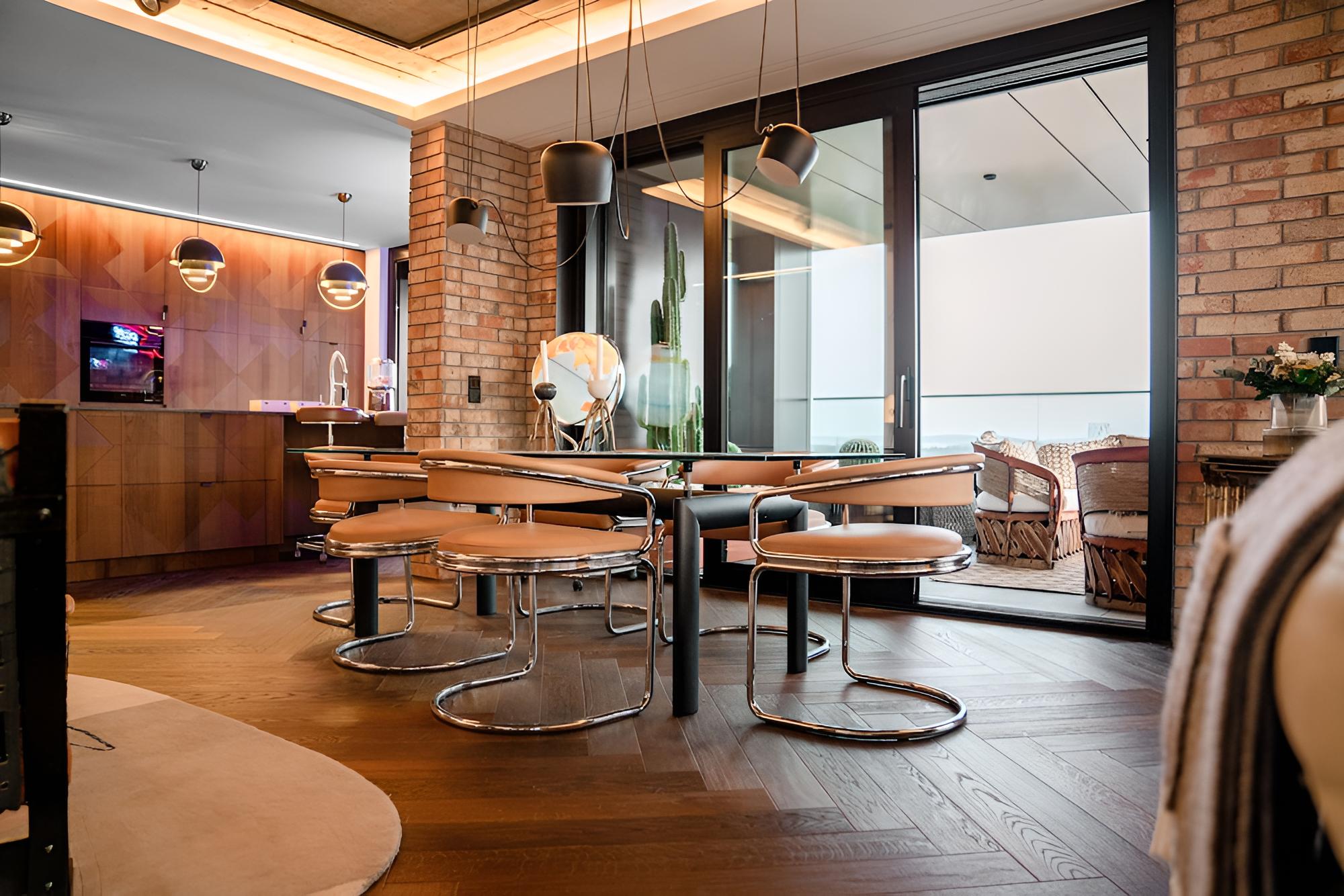 SKYLUX21-Designer Penthouse W Concierge view 4