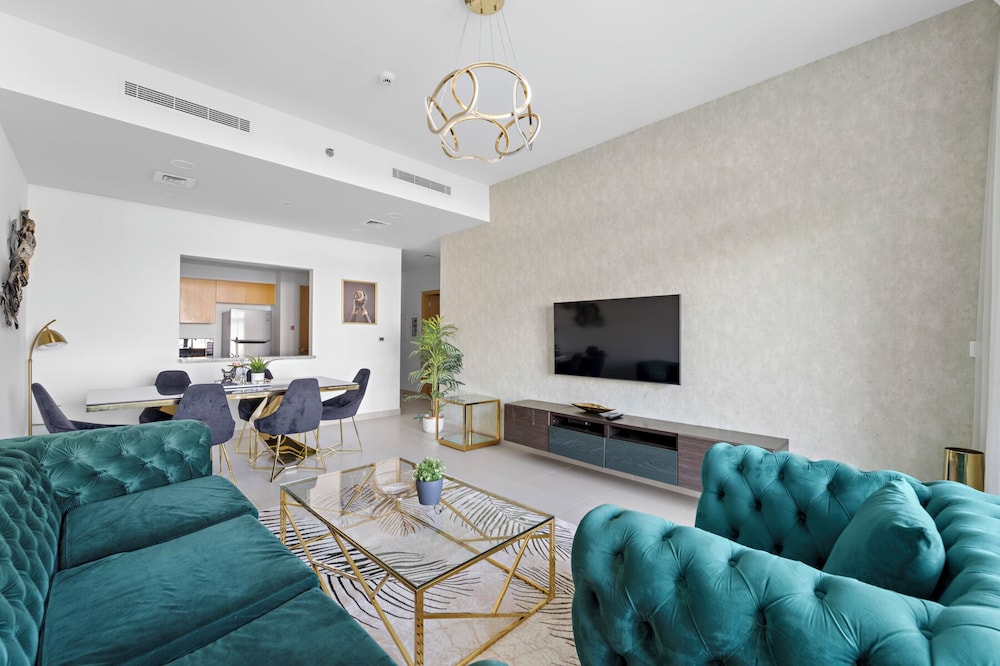 2BR 202 Bellevue Tower 1