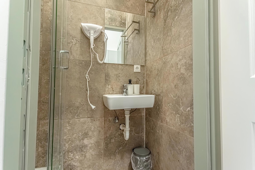 Lovely Apartment Steps from Schonbrunn