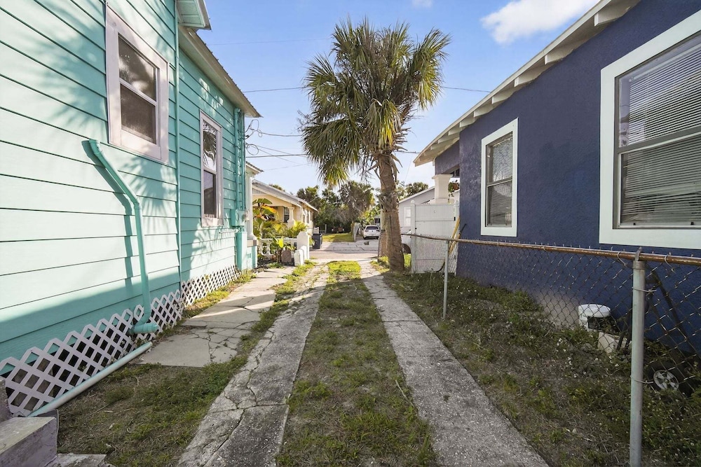 Modern Tampa Home Near Ybor And Downtown 3 Bedroom Home
