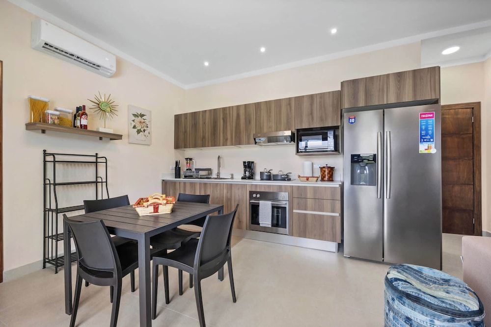 Modern Home with Lush Mountain Views and Spectacular Shaded Terrace in Private Gated Community