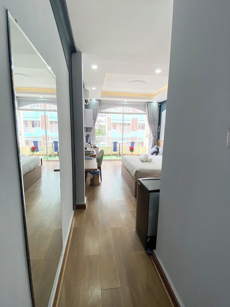 Home Away Do Quang Dau