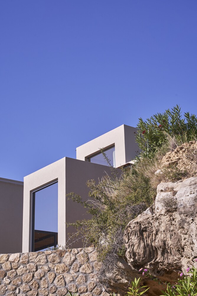 Hotel Celestial All Suites - Image 1