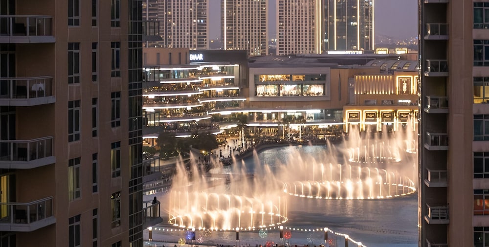 LUX  The Fountain View Suite