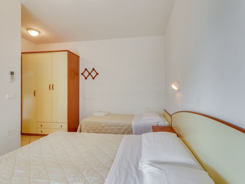 Comfy Apartment in Milano Marittima near Pine Forest view 5