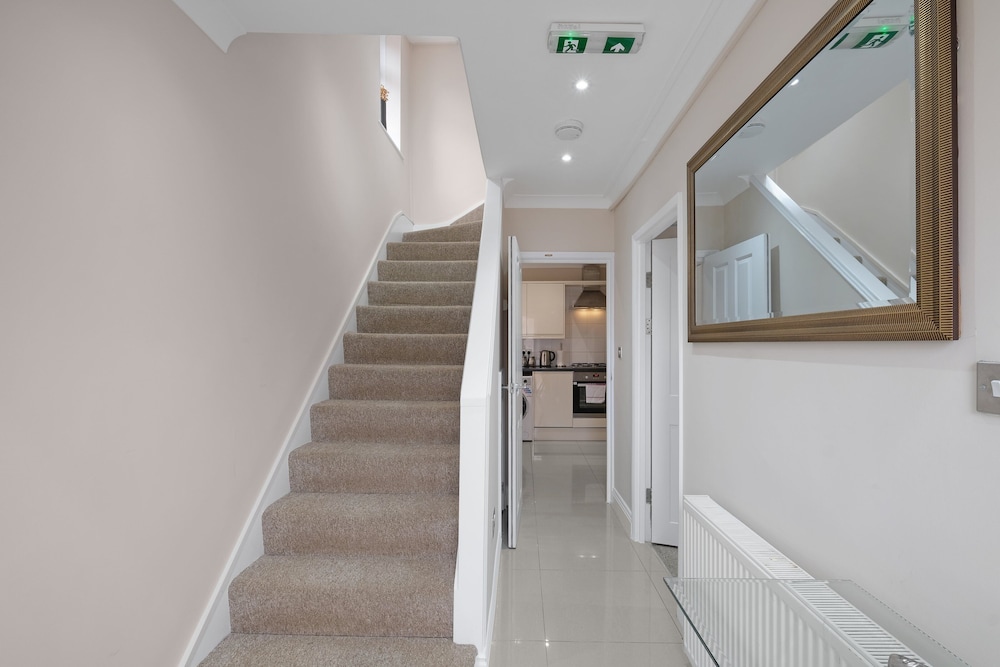 Stylish 4 Bedroom Home in Brightside Ave