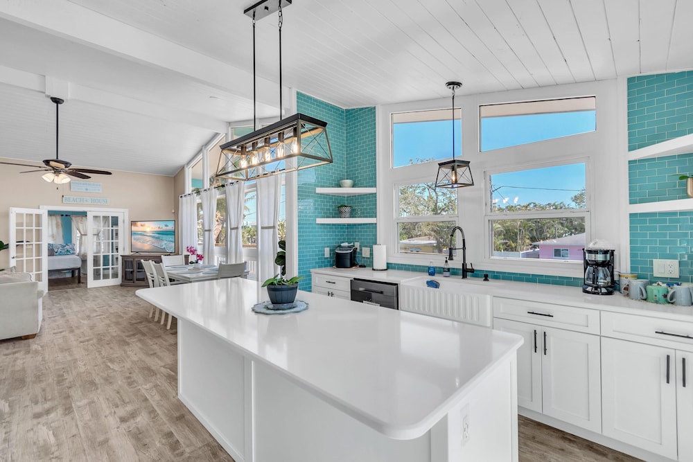 Bates Avenue House