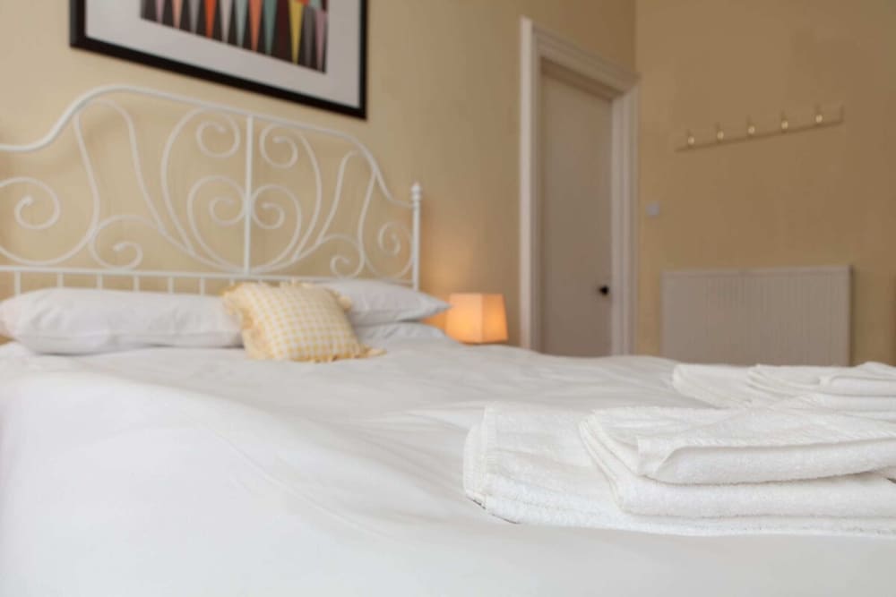Amazing 4 Bedroom Apartment Just Off The Meadows