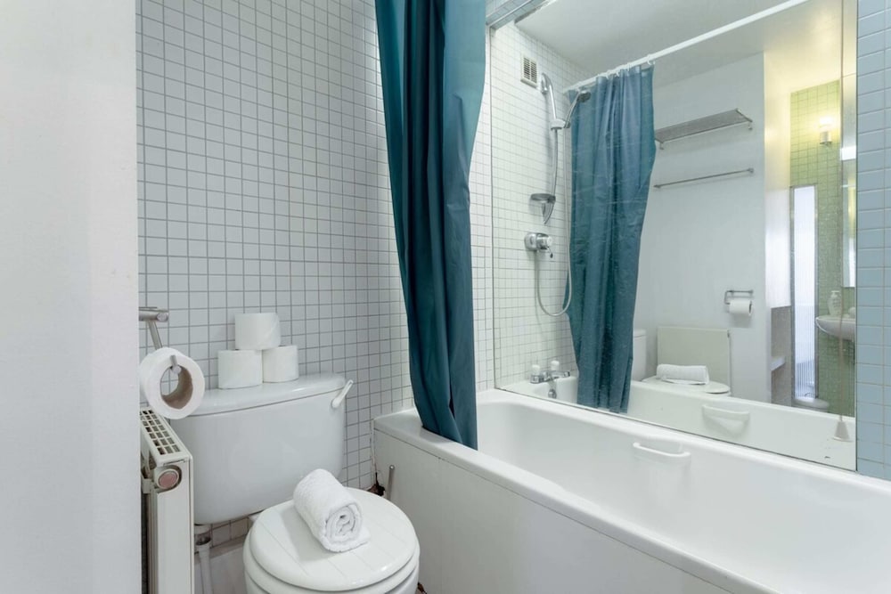 Fantastic and Bright 1 Bedroom Garden Flat