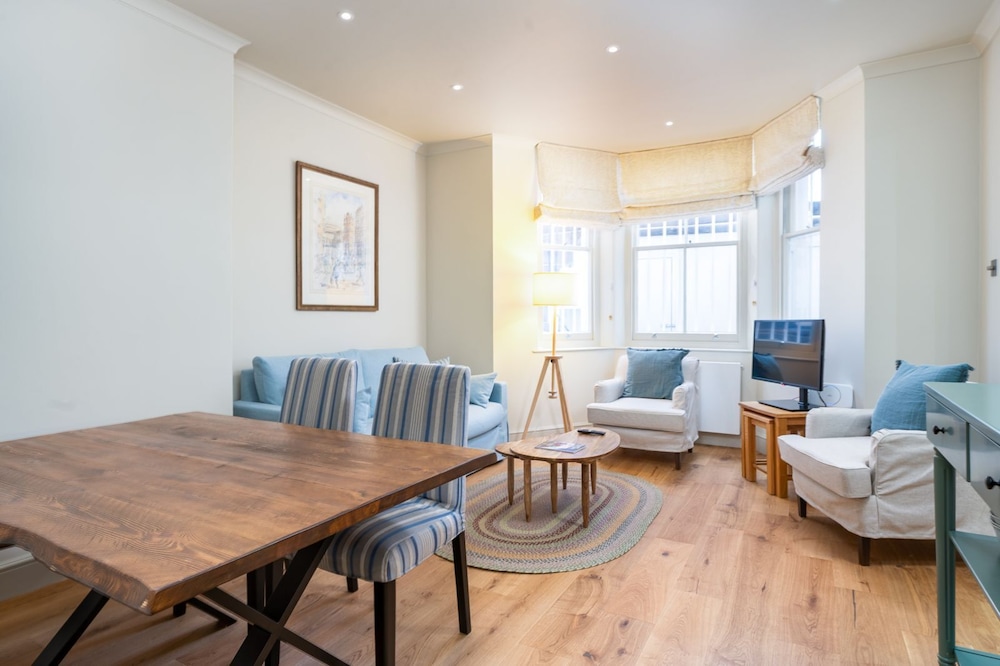 18 Wetherby Place