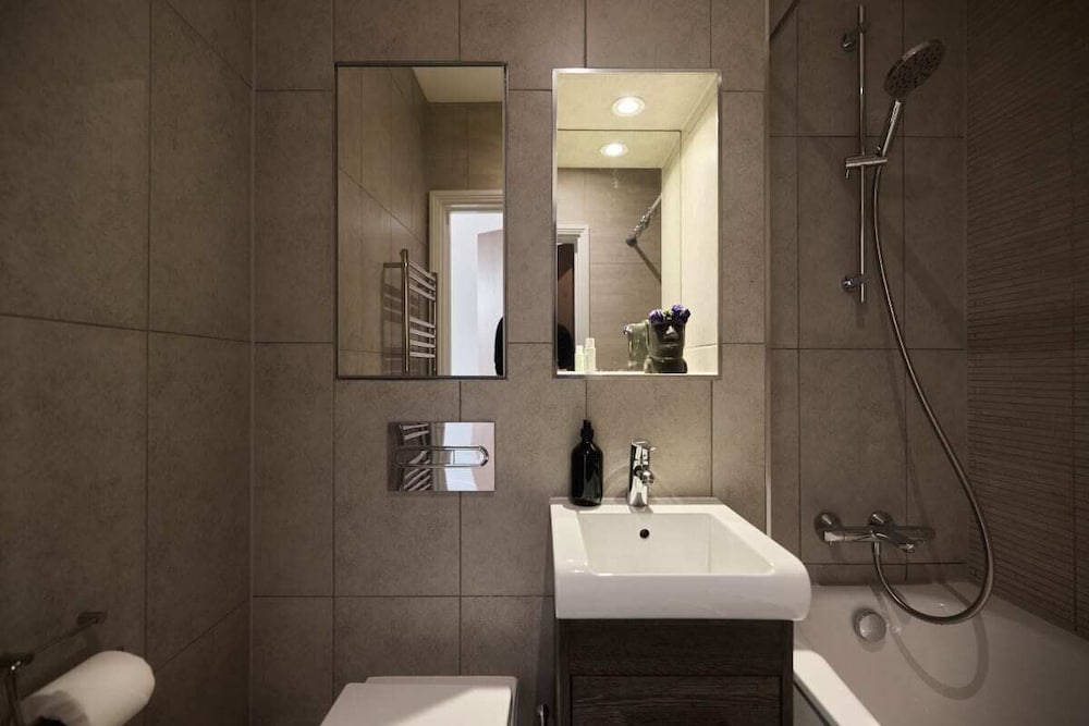 The Harlesden Place - Modern 3bdr Flat With Balcony