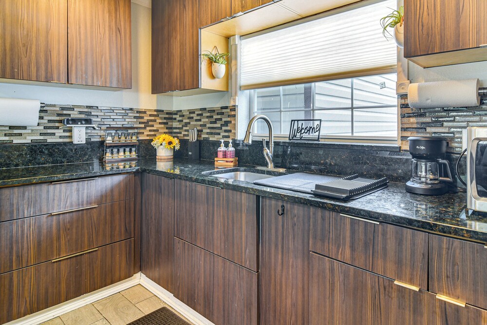 Hot Tub & Fenced Yard: Tranquil Home in Valrico!