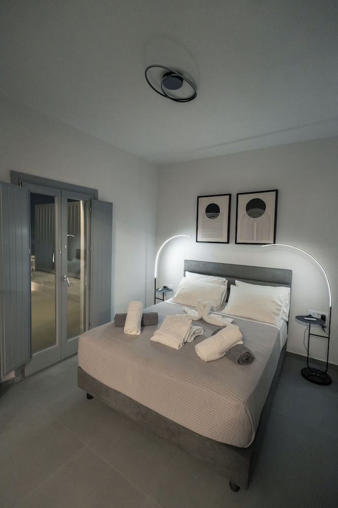 Uranides Luxury Suites photo 5