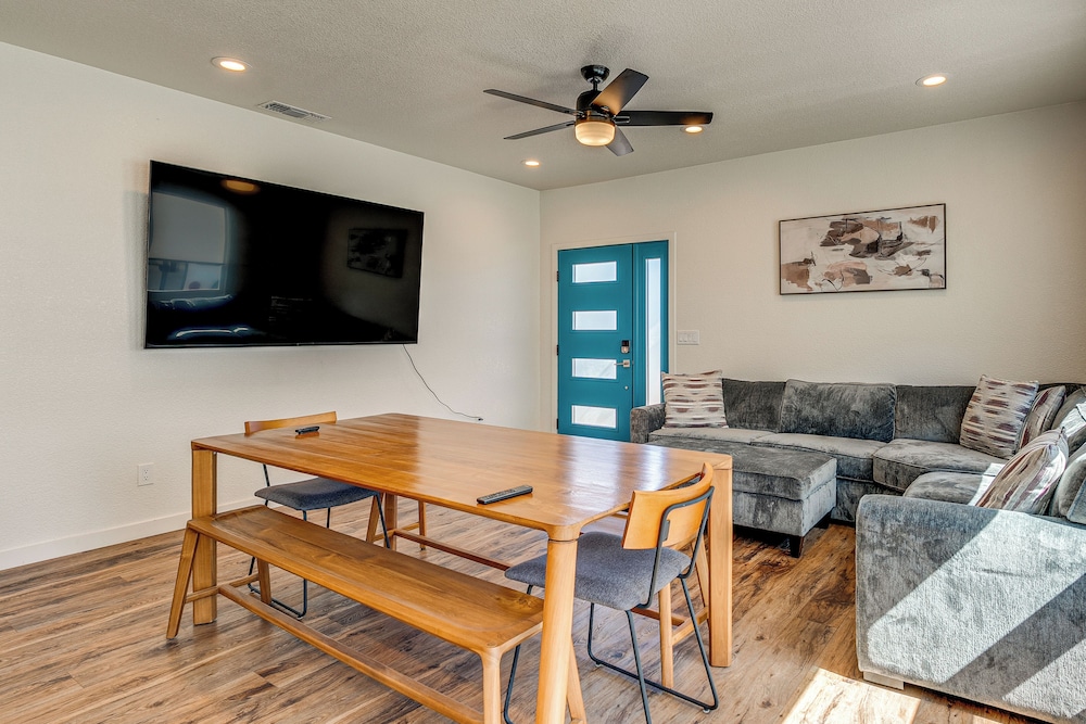 2 Mi to Dtwn: Home w/ Private Pool in Sacramento