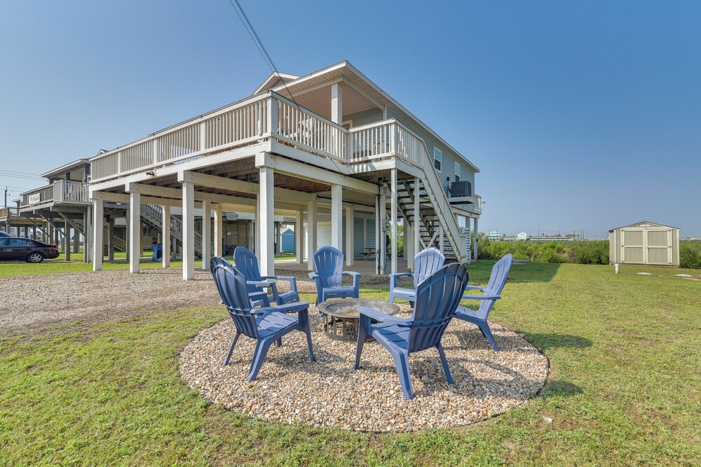 Walk to Shore: Surfside Beach Home w/ Bay Views