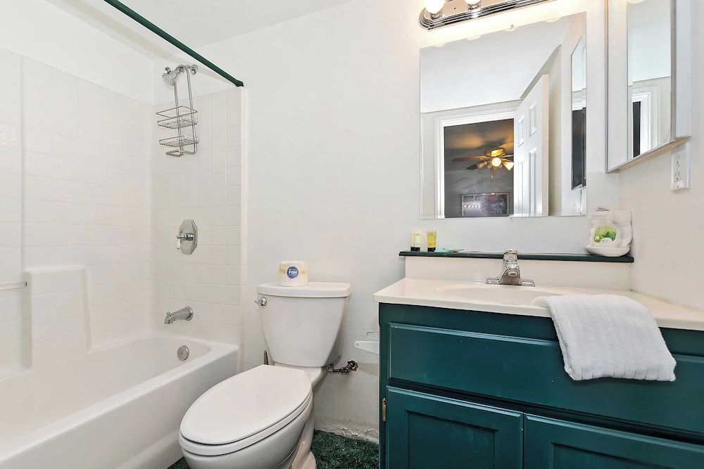 Mountain Palette by Avantstay Hot Tub, Game Room, Deck, Sweeping Views!