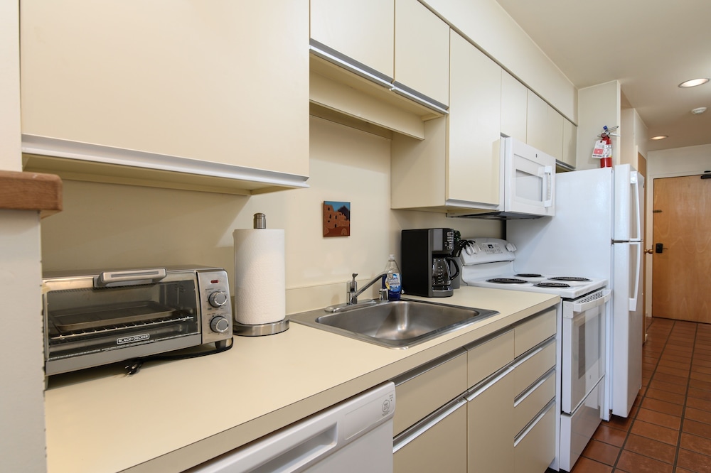 203 Village Gate 1 Bedroom Condo