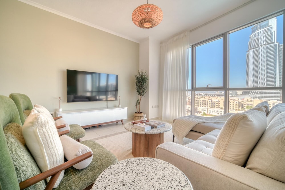 Urban Chic Downtown Apt w Dubai Fountain Views