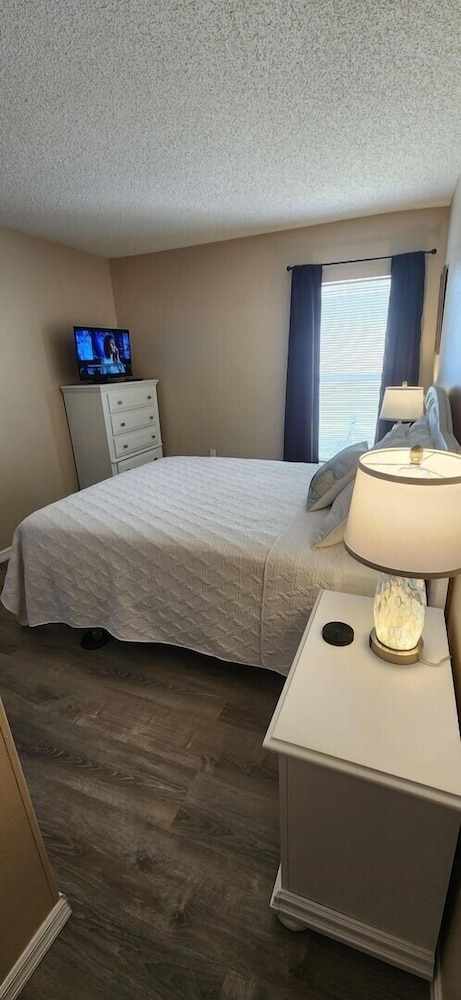 LKB4705AW 4 Bedroom villa in Lake Berkley 4 Home