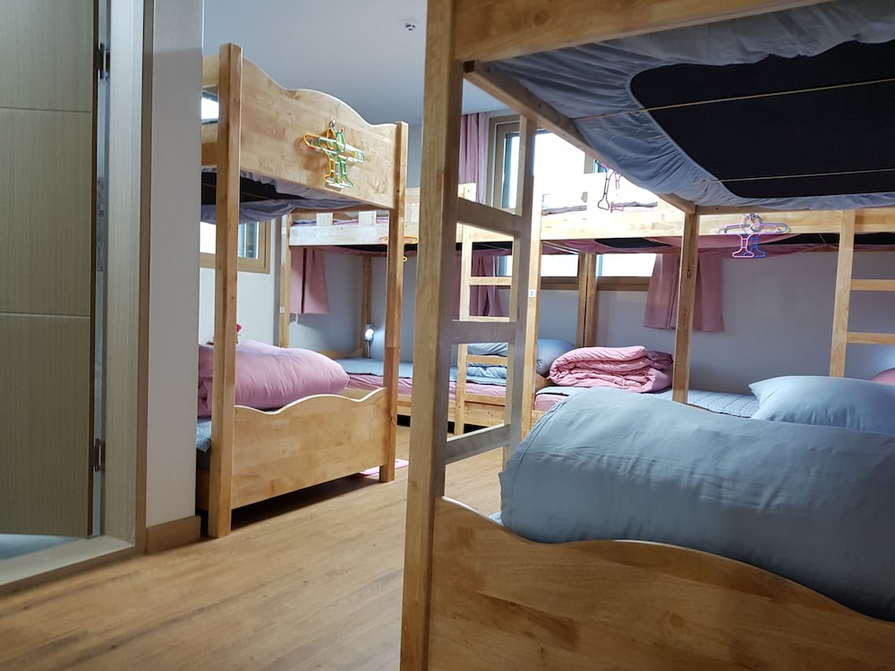 Buzz Guest House - Hostel