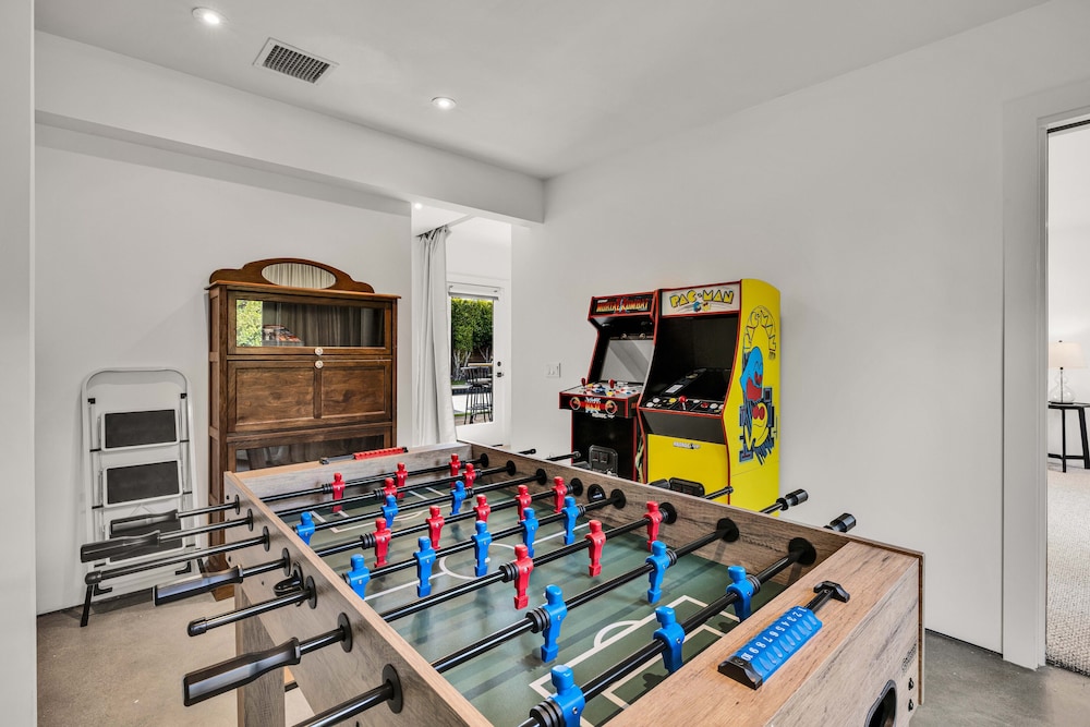 Mid-Century Elegance & Fun in Tahquitz River Estates