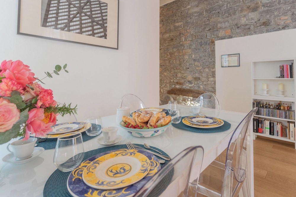 Wine Not Apartment in Como City Centre by Rent all Como