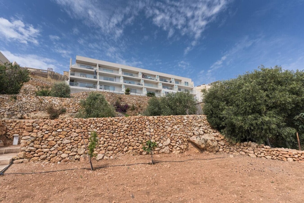 Property With Pool Access - Xaghra Near Marsalforn