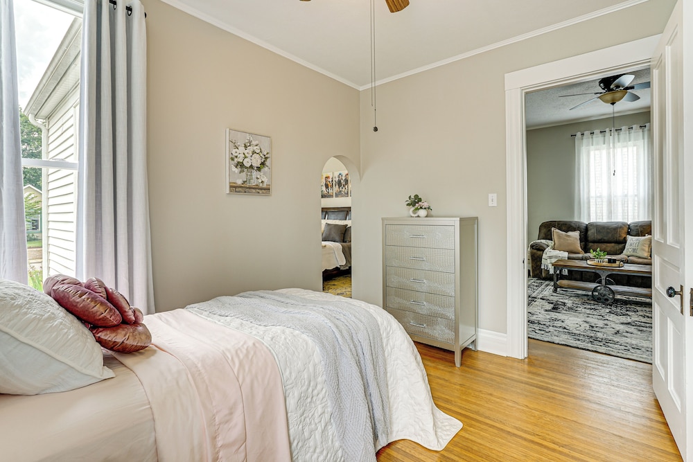 Home w/ Fenced Backyard, 6 Mi to Dtwn Louisville!