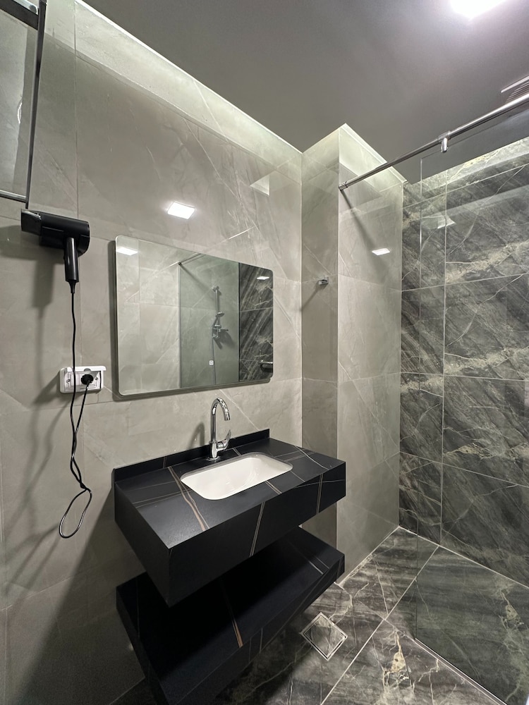 Charming Amman Apartment With Electric Heating & Free Park