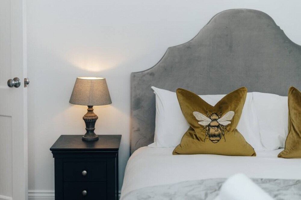 Woodvale Retreat - Sleeps 20 view 4