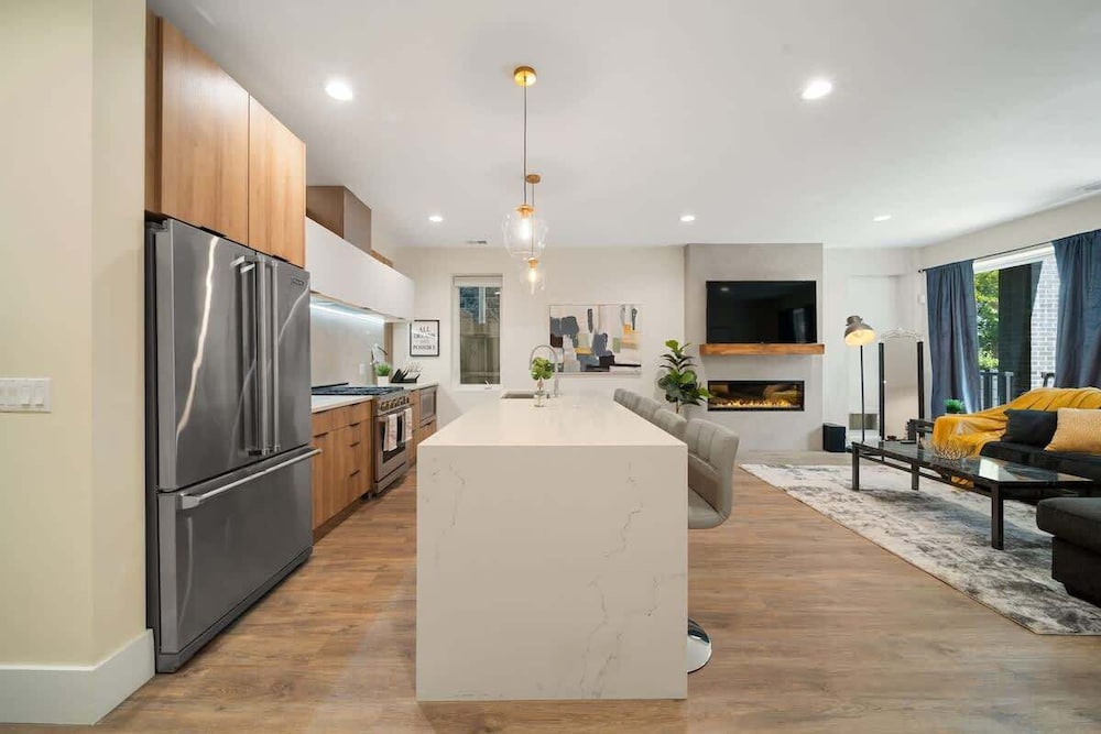 New Two Bed Condo by United Center With Balcony