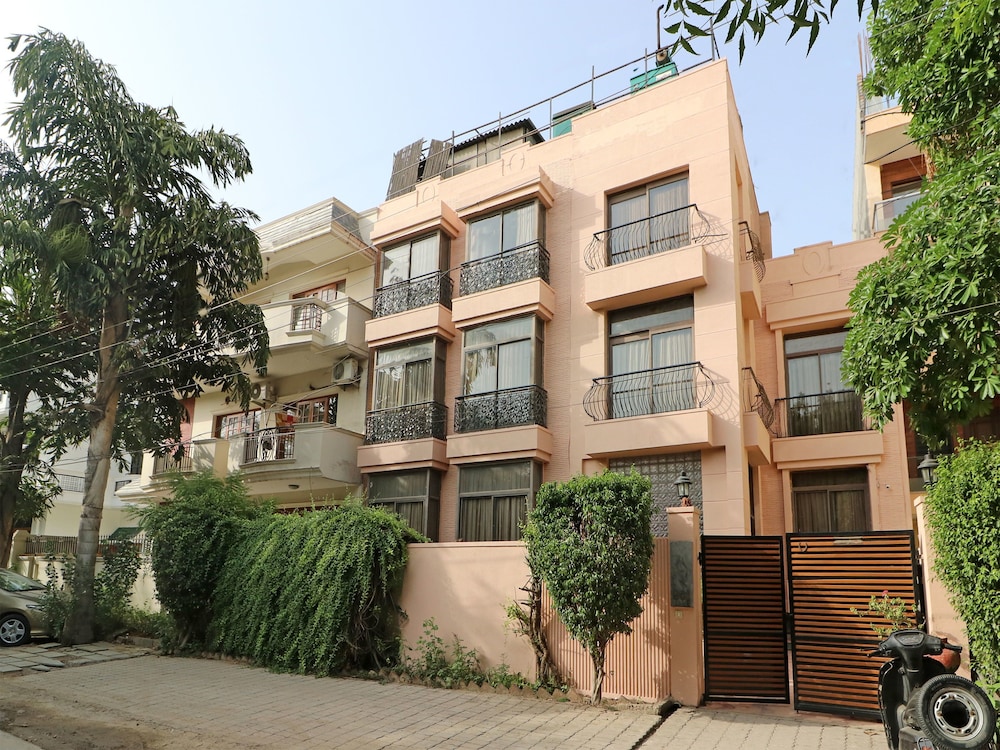 OYO 20016 SilverKey Huda City Centre