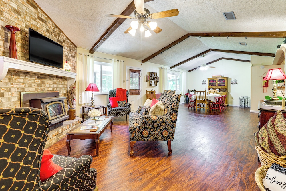 5 Mi to New Braunfels: Family-friendly Retreat