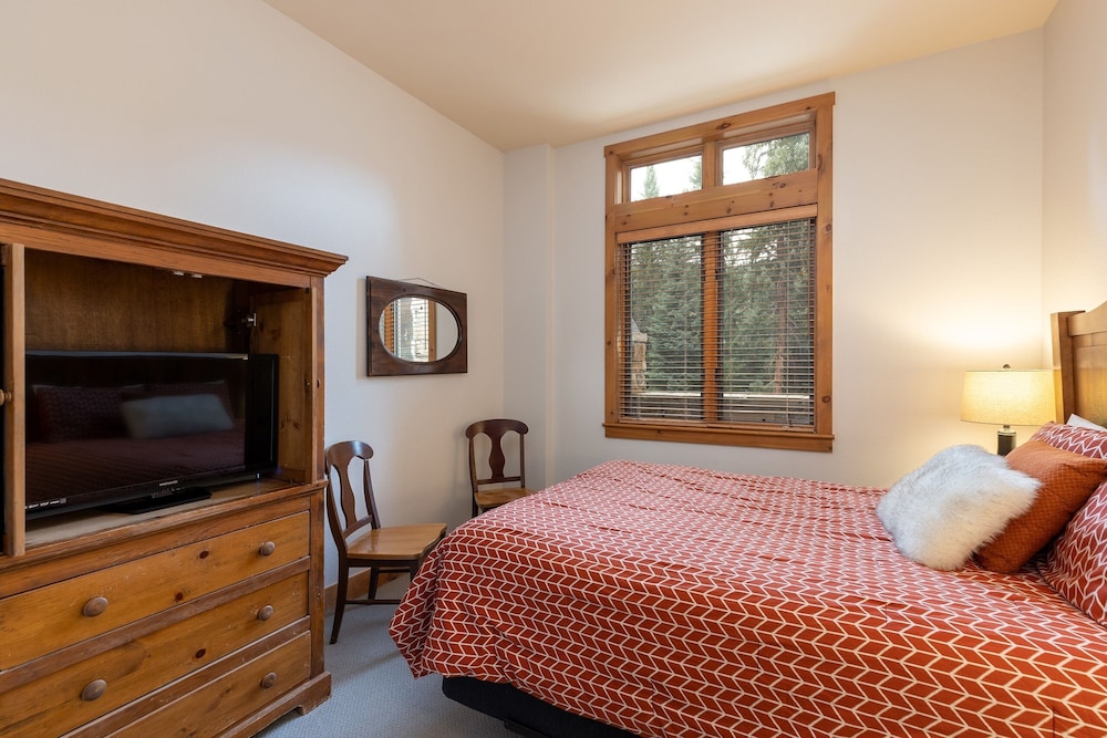 3059 The Timbers 2 Bedroom Condo by RedAwning view 5