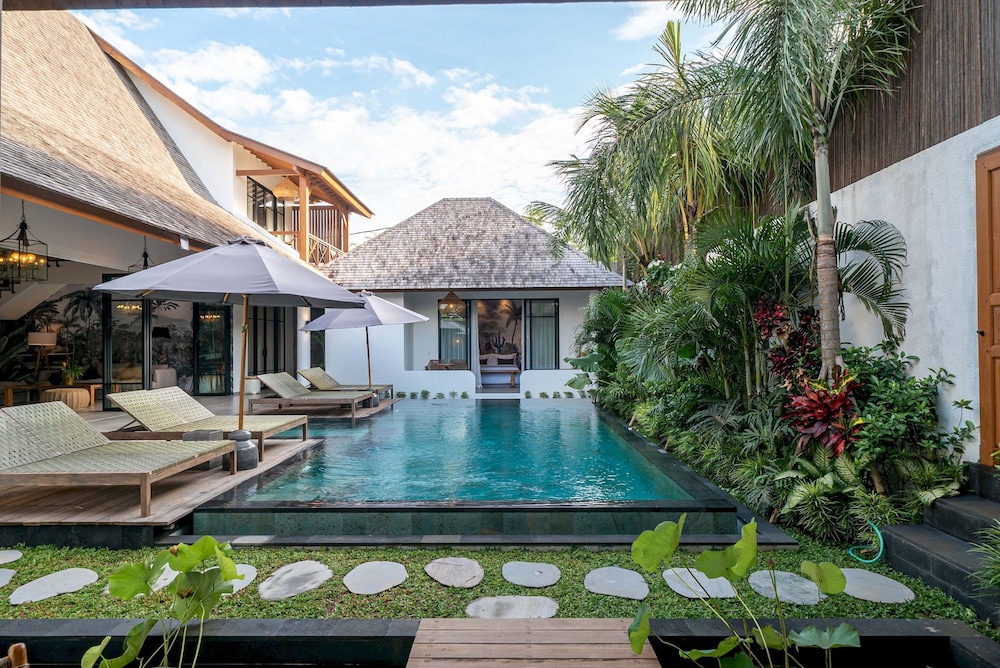 Villa Nusantara 5 by Alfred in Bali - Promo Luxury 4BD Pool Villa Pererenan Beach Caggu