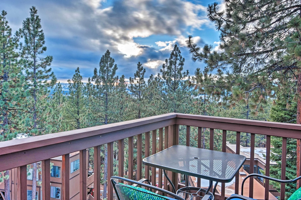 Tahoe Retreat w/ Deck - 2 Mi to Nevada Beach! - Property Image 6
