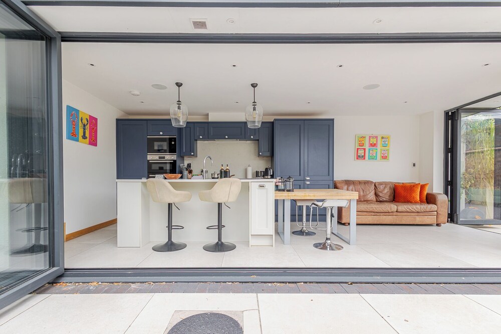 Stylish 5BD Townhouse in Leamington Spa
