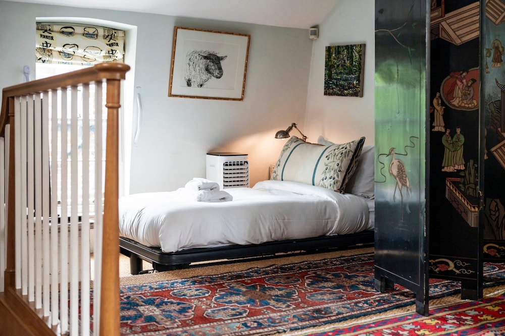 The Kensington Gatehouse - by Out of Office Lifestyle
