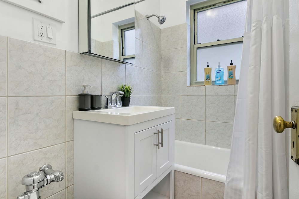 Well equipped 1BR in Chicago highlights - Image 5