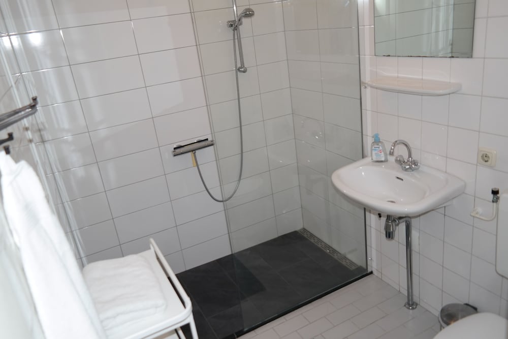 "6pers. Modern House With a View of the Lauwersmeer With 2 Terraces" view 5