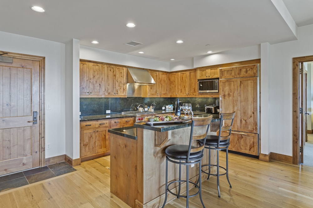 Shooting Star Lodge at Deer Valley Resort - Two Bedroom Residence #203 2 Condo