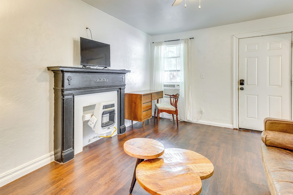 Modern OKC Duplex in Plaza: Steps to Shops & Bars!