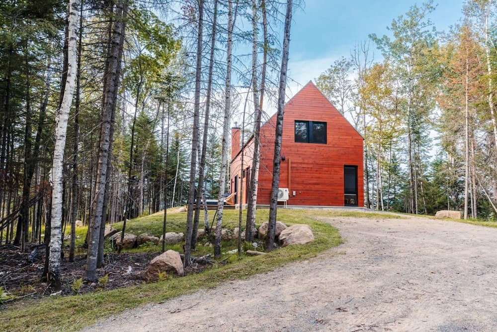 Bright Chalet With hot tub and Indoor Sauna