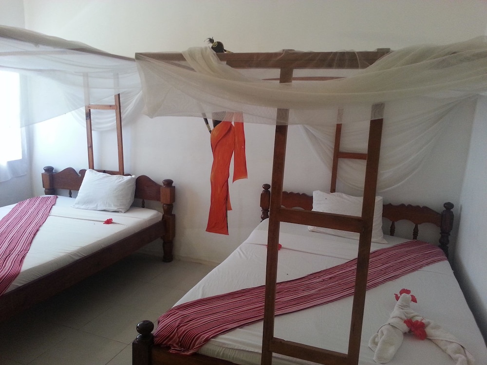 Ebony & Ivory Bungalows view 3