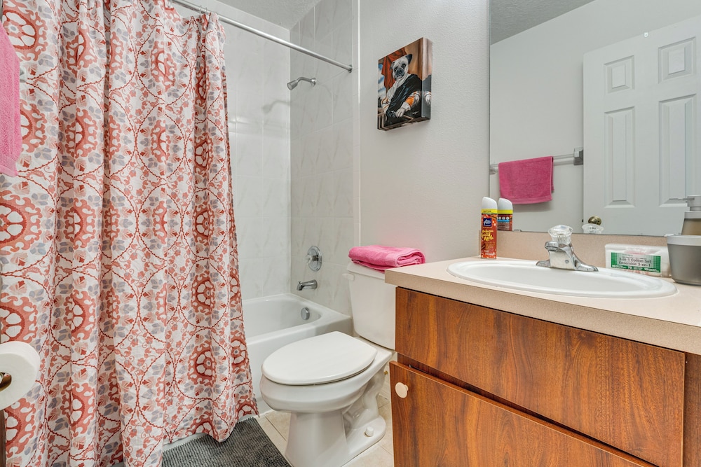 10 Mi to Disney World: Townhome w/ Community Pool!