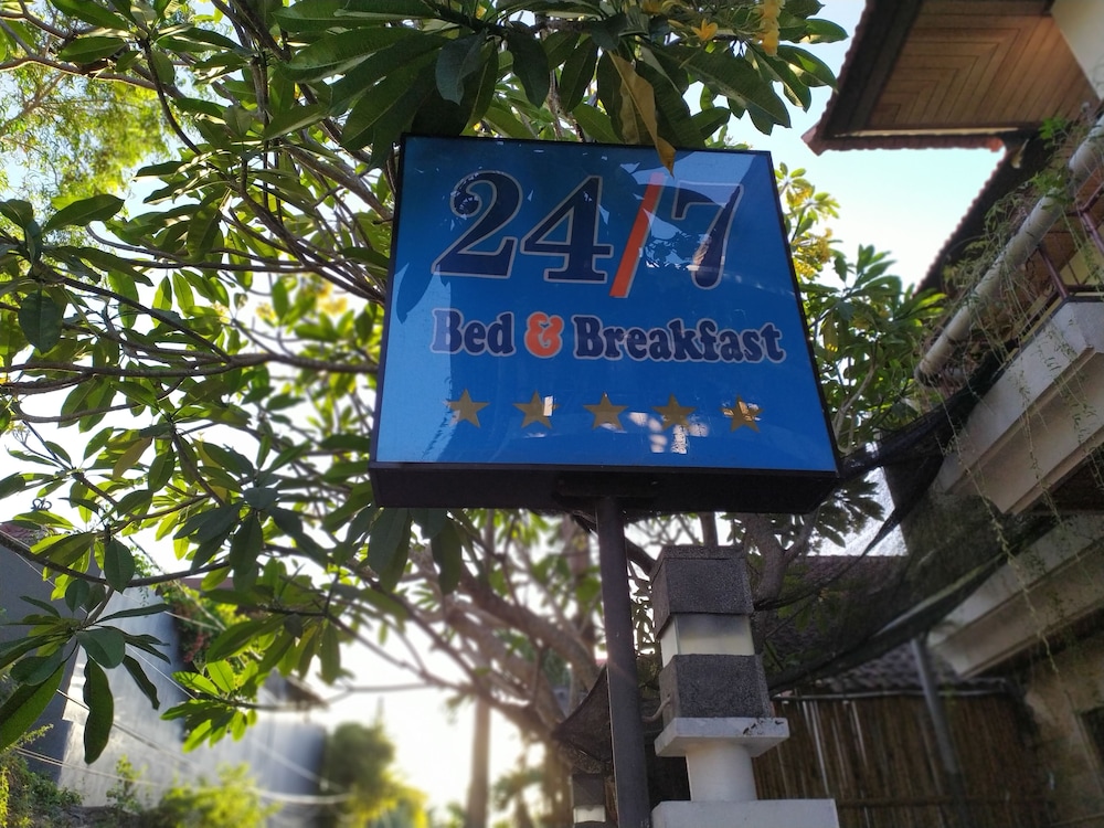Twenty4Seven Bed & Breakfast - Hostel