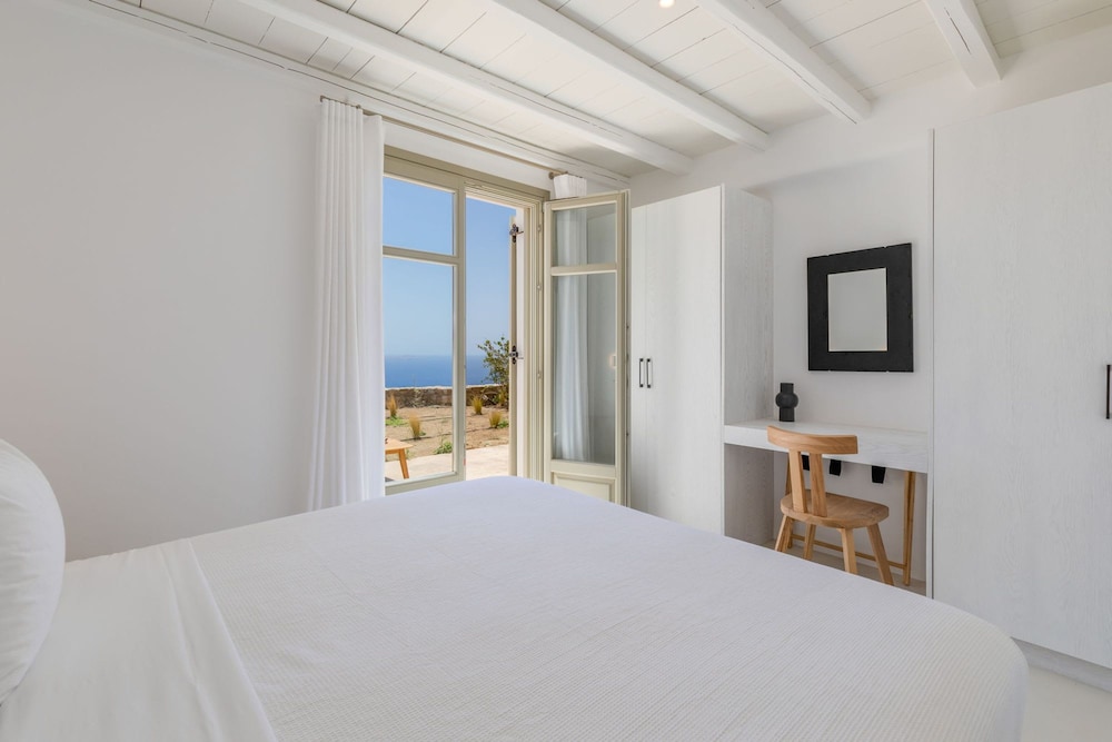 Renovated Luxury Oceanview Villa With Pool in Mykonos