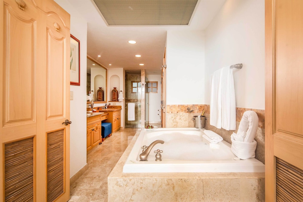 Stunning Cabo San Lucas Villa at 5-star Resort! view 3